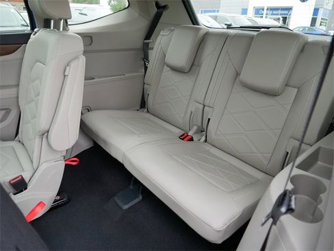 Certified 2025 Volkswagen Atlas SE image 18