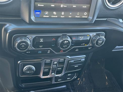 Used 2021 Jeep Wrangler Unlimited Sahara image 27