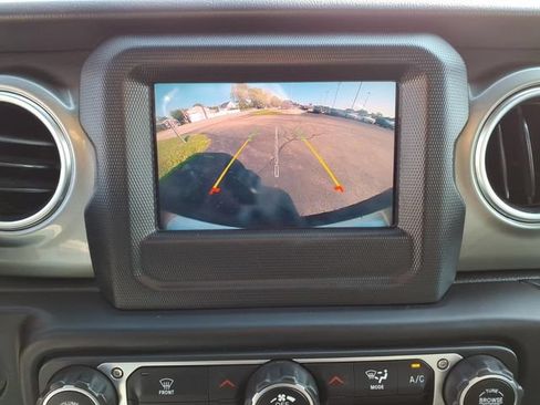 Used 2020 Jeep Wrangler Unlimited Sahara AWD/4WD image 23