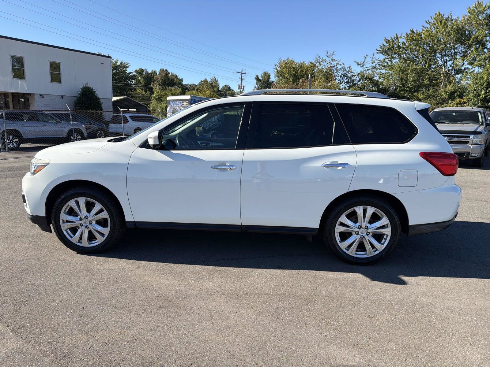 Used 2018 Nissan Pathfinder SL w/ SL Premium Package AWD/4WD image 4