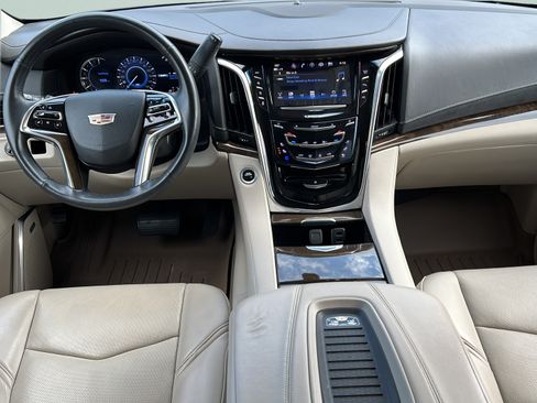 Used 2018 Cadillac Escalade 2WD image 11