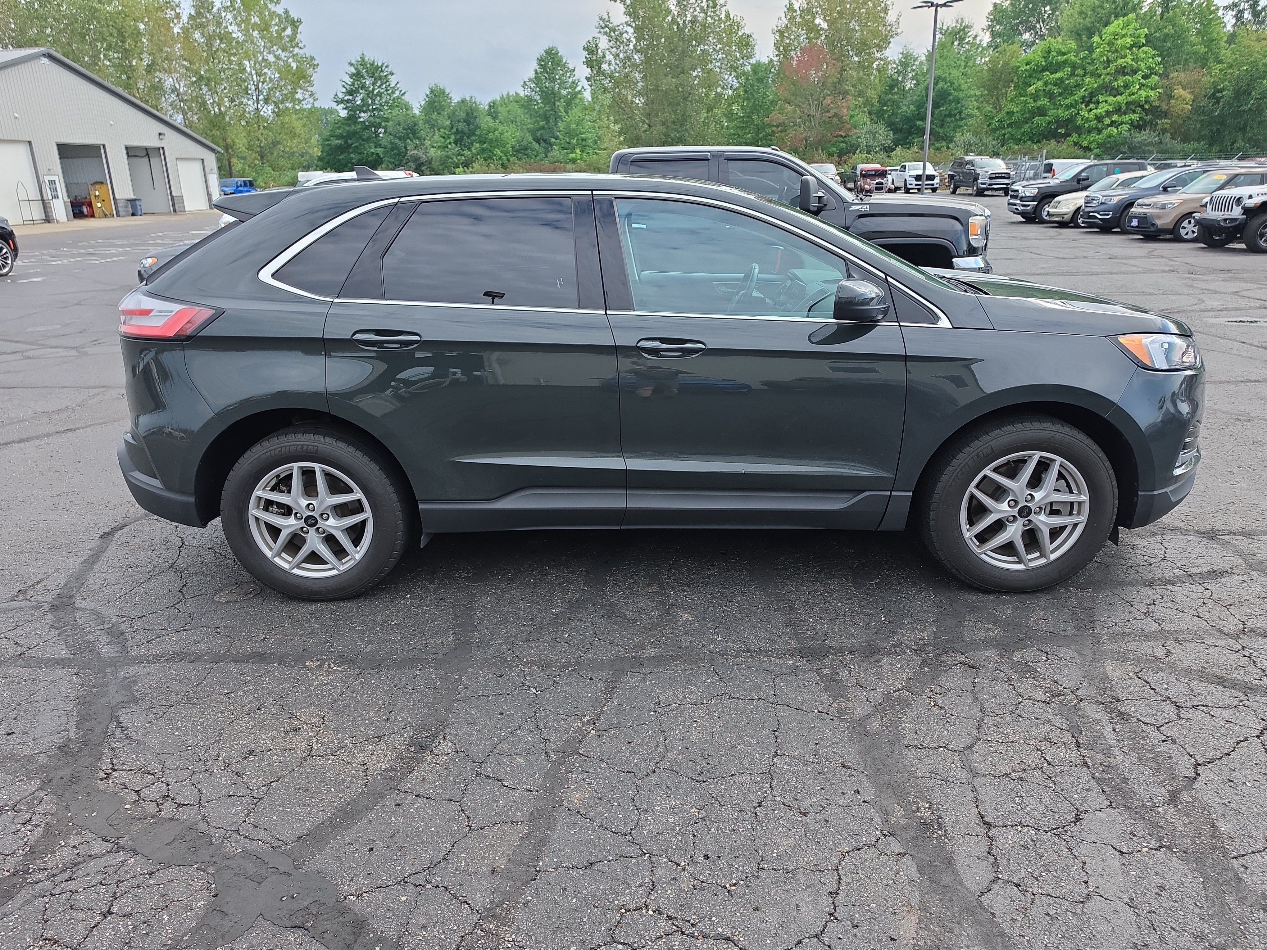 Used 2023 Ford Edge SEL w/ Convenience Package AWD/4WD image 2