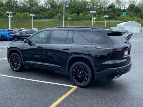 Used 2026 Chevrolet Traverse LT w/ Midnight/Sport Edition AWD/4WD image 3