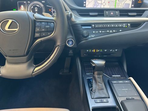 Certified 2020 Lexus ES 300h w/ Luxury Package image 29