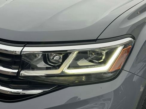 Used 2020 Volkswagen Atlas Cross Sport SE w/ Panoramic Sunroof Package image 12