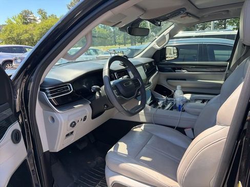 Used 2022 Jeep Wagoneer Series III w/ Premium Group I AWD/4WD image 6