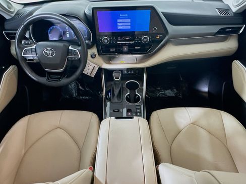 Used 2024 Toyota Highlander Limited image 27