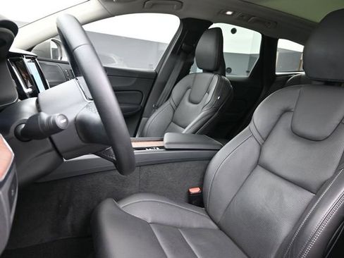 Used 2023 Volvo XC60 B6 Ultimate w/ Protection Package Premier AWD/4WD image 10