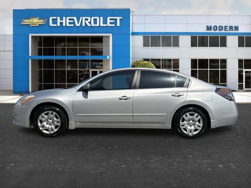Used 2010 Nissan Altima 2.5 S FWD image 2
