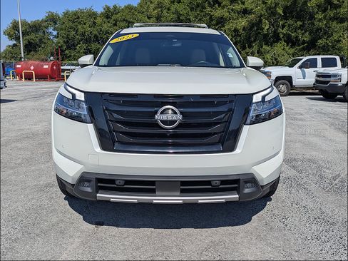 Used 2023 Nissan Pathfinder SL w/ SL Premium Package FWD image 9