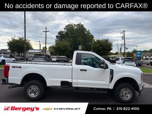 Used 2023 Ford F250 XL w/ Snow Plow/Camper Package AWD/4WD image 2