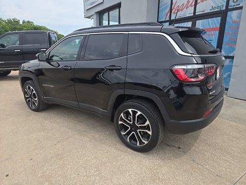 Used 2023 Jeep Compass Limited w/ Sun and Sound Group AWD/4WD image 7