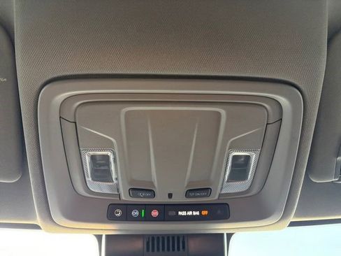 Certified 2025 GMC Sierra 1500 SLT image 11