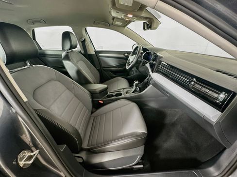 Used 2025 Volkswagen Jetta SE FWD image 29