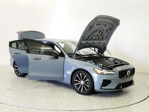 Used 2023 Volvo S60 T8 Plus image 9