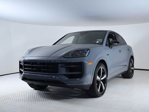 Certified 2025 Porsche Cayenne E-Hybrid Coupe image 1