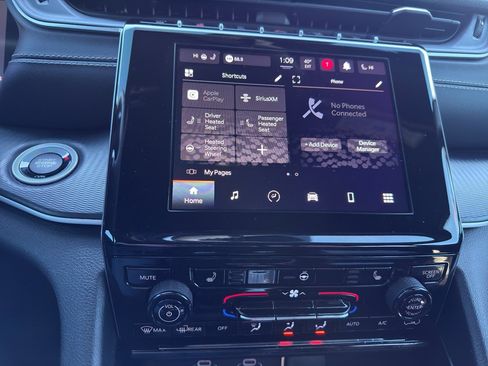 Used 2024 Jeep Grand Cherokee L Altitude image 18