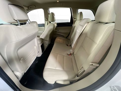 Used 2022 Jeep Grand Cherokee Laredo E image 21