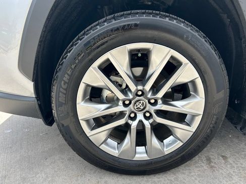 Used 2025 Toyota RAV4 XLE Premium FWD image 33