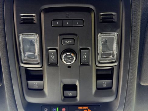 Used 2022 Chevrolet Suburban RST w/ Sport Performance Package image 30