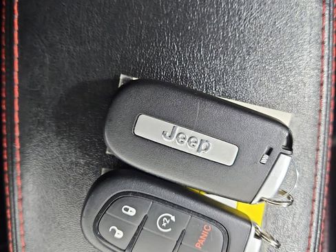 Used 2019 Jeep Cherokee Trailhawk image 28