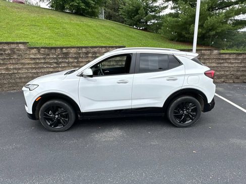 Used 2024 Buick Encore GX Sport Touring AWD/4WD image 3