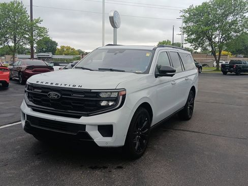Used 2025 Ford Expedition Max Platinum w/ Stealth Appearance Package AWD/4WD image 11