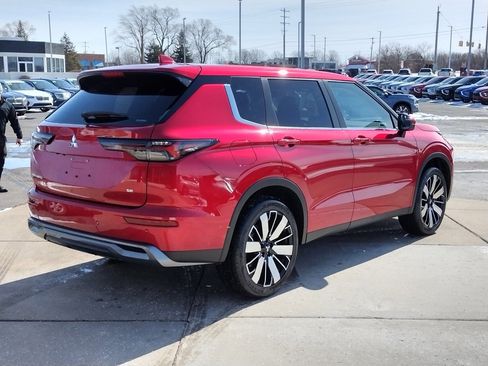 New 2026 Mitsubishi Outlander SE image 15