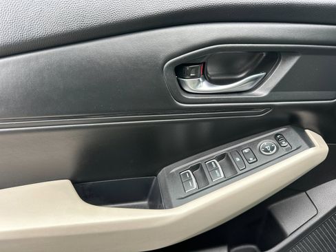 Used 2023 Honda Accord EX image 11