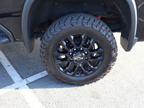 Used 2025 Chevrolet Silverado 2500 LTZ w/ LTZ Plus Package AWD/4WD image 41