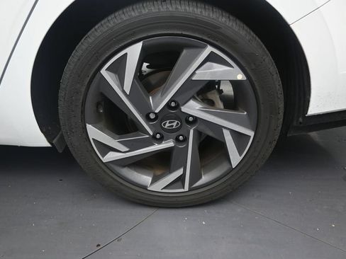 Used 2025 Hyundai Elantra SEL FWD image 10