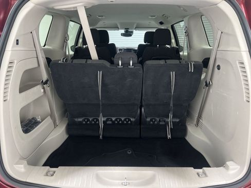 Used 2023 Chrysler Voyager LX FWD image 23