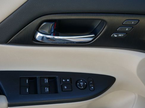 Used 2015 Honda Accord EX-L image 19