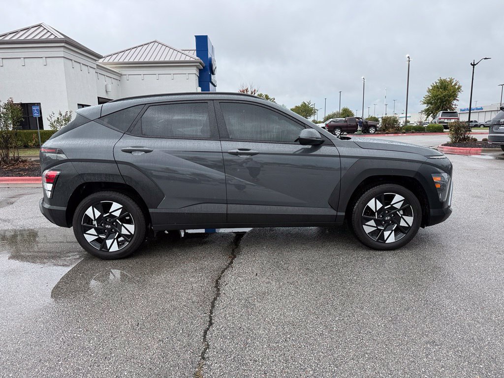 Used 2025 Hyundai Kona SEL FWD image 8