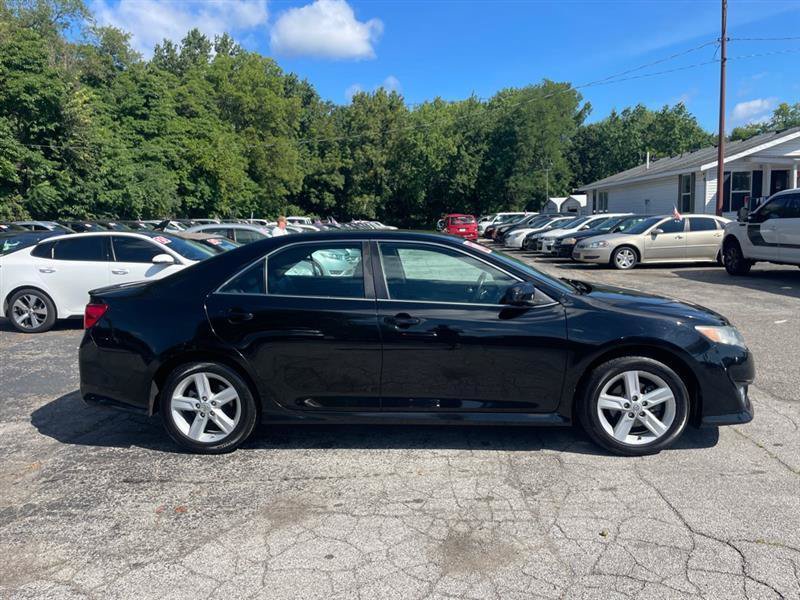 Used 2012 Toyota Camry SE FWD image 4