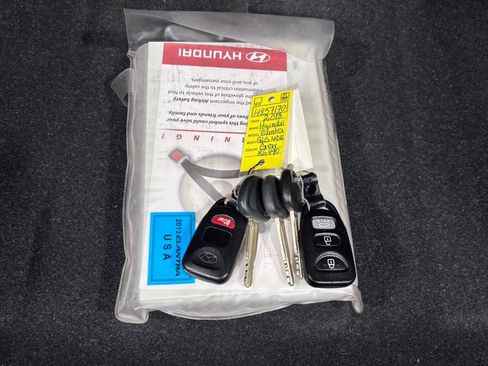 Used 2013 Hyundai Elantra GLS w/ Preferred Pkg FWD image 34