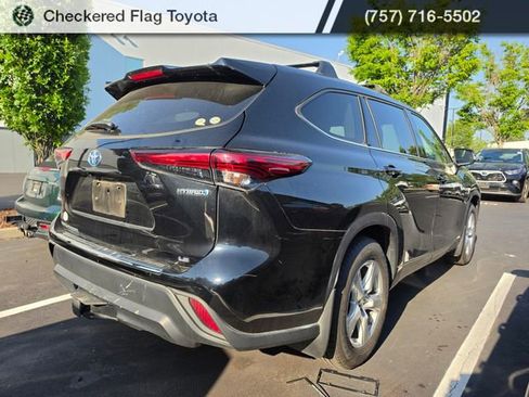 Used 2021 Toyota Highlander LE AWD/4WD image 6