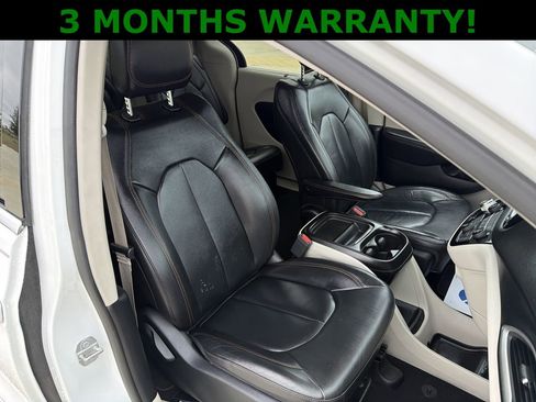 Used 2017 Chrysler Pacifica Touring-L w/ Tire & Wheel Group image 21