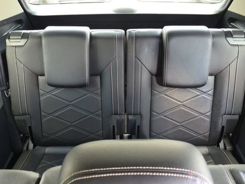 Used 2025 Volkswagen Atlas SE FWD image 28