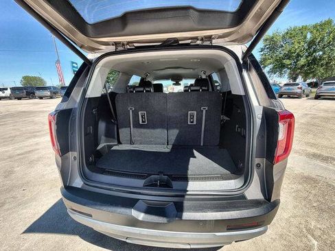 Used 2023 GMC Acadia SLT FWD image 25