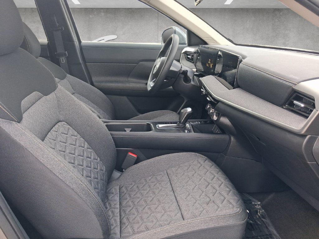Certified 2025 Nissan Kicks SV FWD image 24