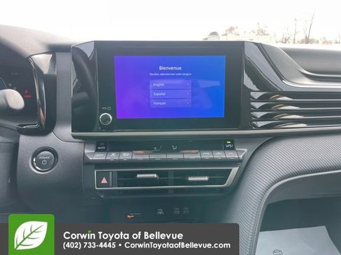 Used 2025 Toyota Camry SE image 12