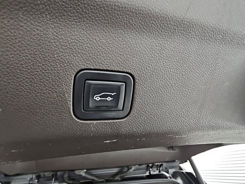 Used 2022 GMC Yukon XL SLT image 36