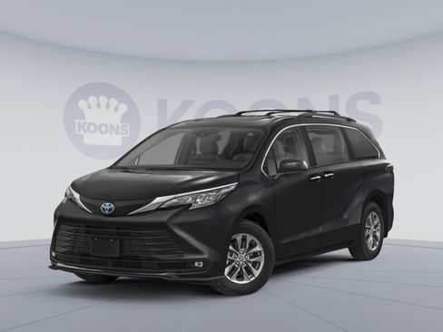 Used 2026 Toyota Sienna XLE FWD image 1