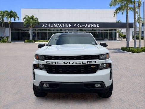 Used 2020 Chevrolet Silverado 1500 Custom w/ Custom Value Package RWD image 2