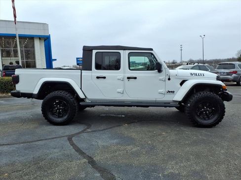 Used 2021 Jeep Gladiator Willys image 2