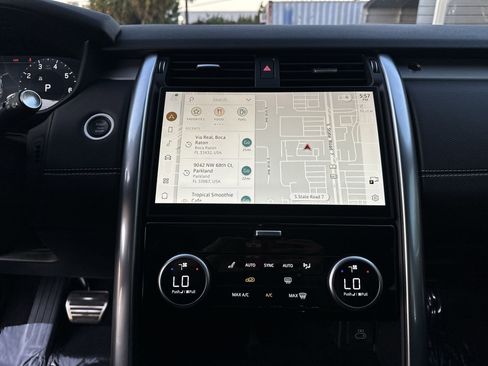 Used 2024 Land Rover Discovery Dynamic SE image 23