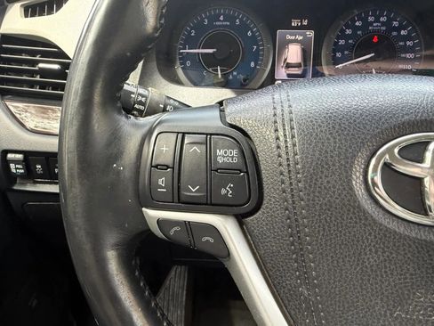 Used 2018 Toyota Sienna Limited Premium FWD image 24