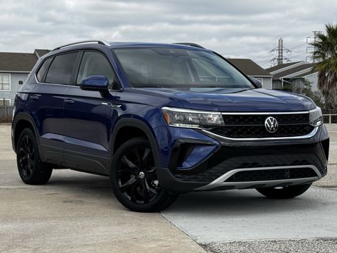 Used 2024 Volkswagen Taos SE image 2