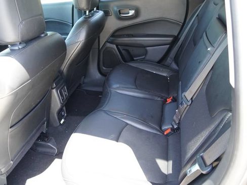 Used 2019 Jeep Compass Latitude FWD image 8